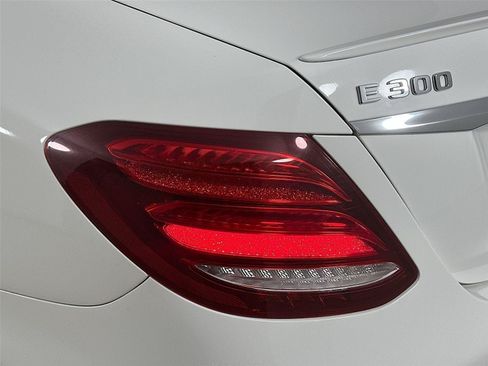 Certified 2019 Mercedes-Benz E 300 4MATIC image 9