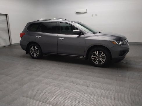 Used 2019 Nissan Pathfinder S FWD image 11
