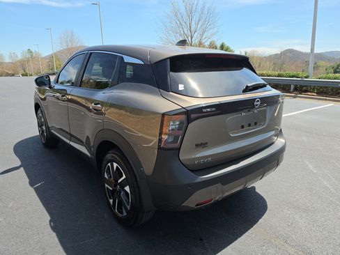 Used 2025 Nissan Kicks SV image 6