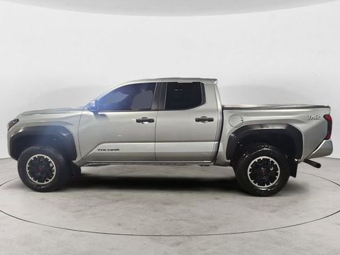 Used 2024 Toyota Tacoma TRD Off-Road image 2