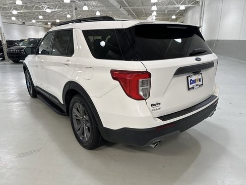 Used 2022 Ford Explorer XLT w/ Equipment Group 202A image 6