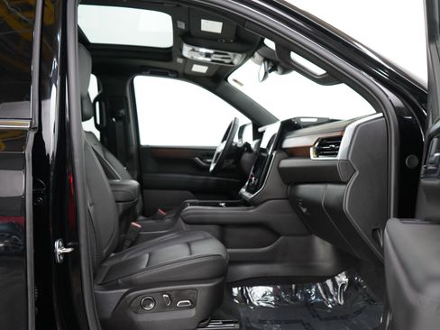 Used 2025 GMC Yukon Denali w/ Sun & Power Step Package AWD/4WD image 11