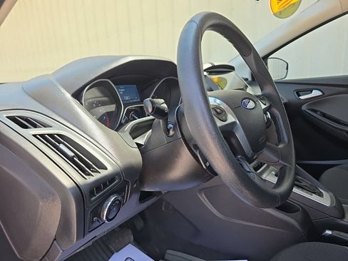 Used 2014 Ford Focus SE FWD image 15