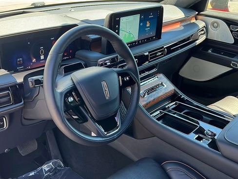 New 2025 Lincoln Aviator Black Label w/ Black Label Special Edition image 9
