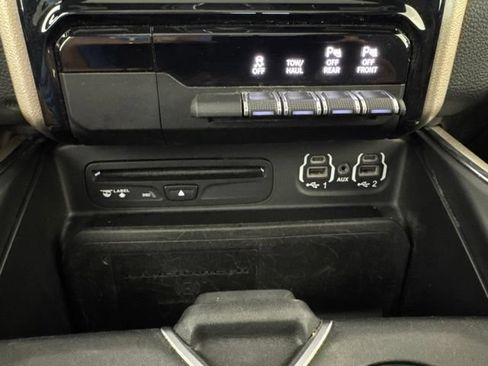 Used 2019 RAM 1500 Laramie AWD/4WD image 16