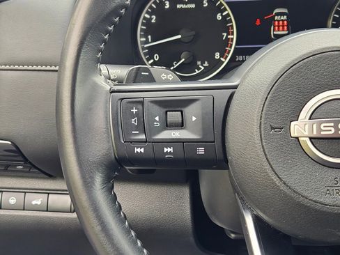 Used 2025 Nissan Pathfinder SV FWD image 31