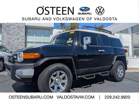 Used 2014 Toyota FJ Cruiser 4WD w/ Upgrade Package image 1