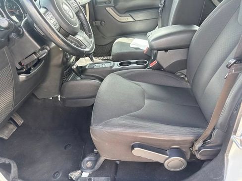 Used 2016 Jeep Wrangler Unlimited Sport w/ Connectivity Group AWD/4WD image 15