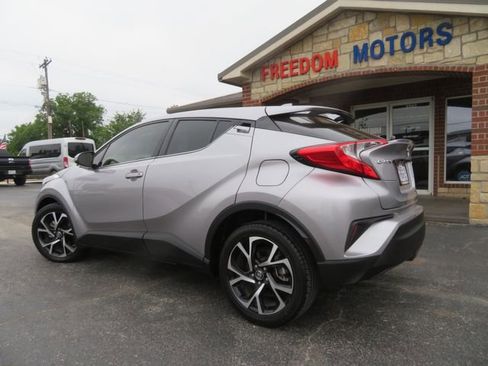 Used 2019 Toyota C-HR image 9