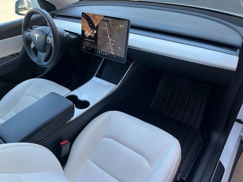 Used 2021 Tesla Model Y Long Range AWD/4WD image 7