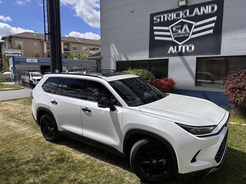 Used 2025 Toyota Grand Highlander AWD Hybrid image 2