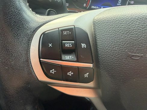 Used 2021 Ford Explorer XLT w/ Equipment Group 202A AWD/4WD image 13