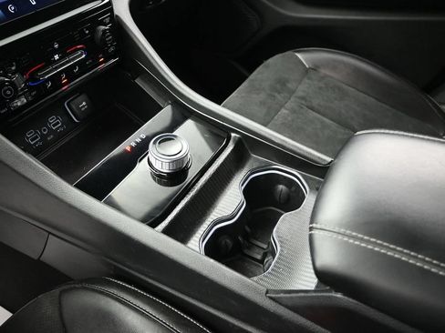 Used 2024 Jeep Grand Cherokee Altitude AWD/4WD image 16