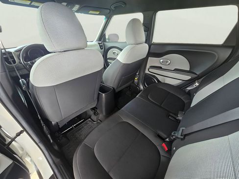 Used 2014 Kia Soul FWD image 29