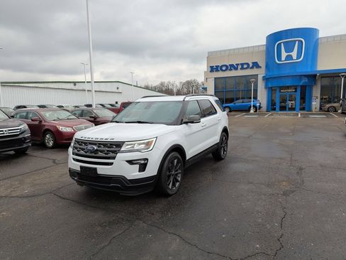 Used 2018 Ford Explorer XLT w/ Equipment Group 202A image 7