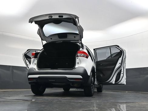 Used 2018 Nissan Kicks SR w/ Premium Package FWD image 42