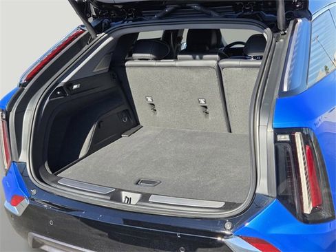 New 2025 Cadillac Optiq Luxury 1 image 17