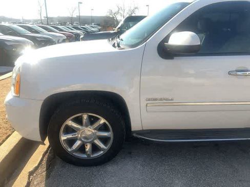 Used 2013 GMC Yukon XL Denali image 7