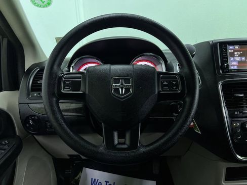 Used 2019 Dodge Grand Caravan SE FWD image 19