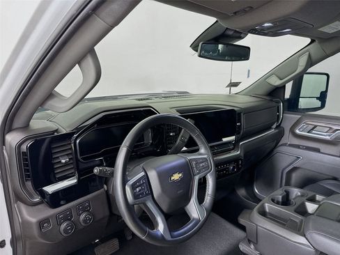 Used 2024 Chevrolet Silverado 2500 LTZ image 6