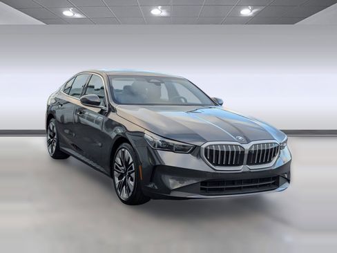 Certified 2025 BMW 530i image 7