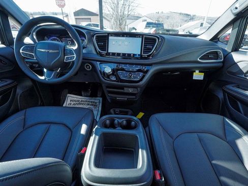 New 2026 Chrysler Pacifica Select image 35