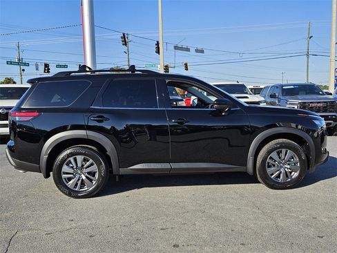 New 2025 Nissan Pathfinder SV image 12