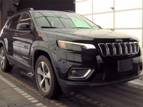 Used 2022 Jeep Cherokee Limited AWD/4WD image 3