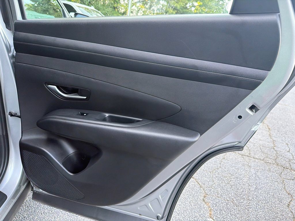 Used 2025 Hyundai Tucson SE FWD image 16