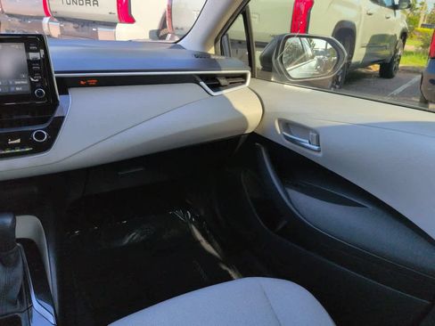 Used 2020 Toyota Corolla LE FWD image 16