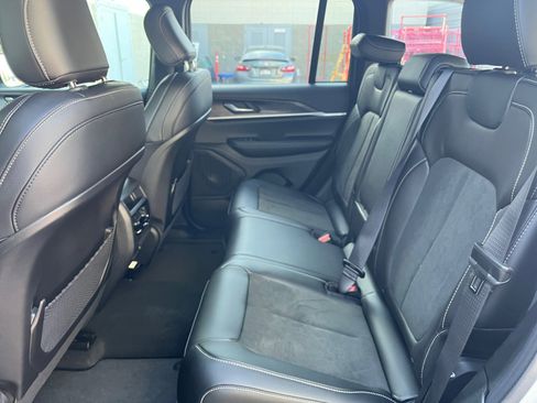 New 2026 Jeep Grand Cherokee Altitude image 28