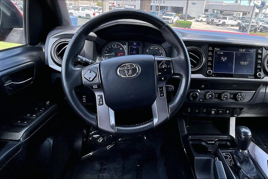 Used 2020 Toyota Tacoma TRD Off-Road w/ Technology Package AWD/4WD image 7