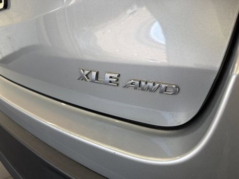 Used 2018 Toyota Highlander XLE image 9