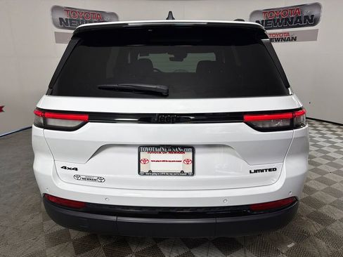 Used 2025 Jeep Grand Cherokee Limited w/ Black Appearance Package image 6