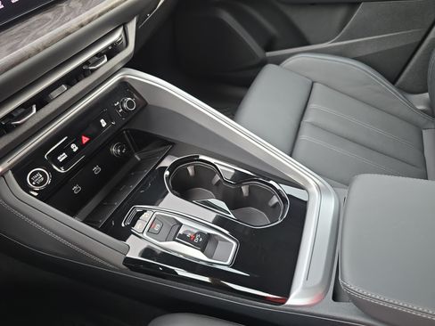 Used 2025 Audi Q5 Premium Plus w/ Premium Plus AWD/4WD image 25