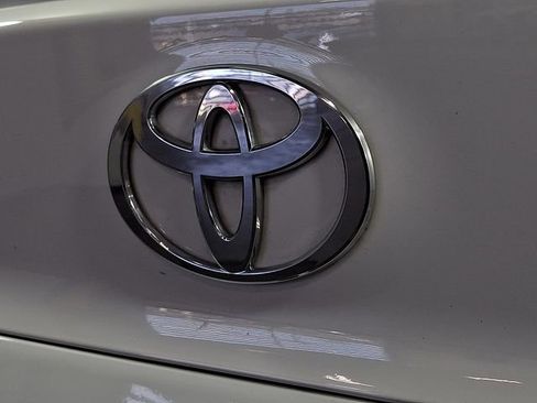 Used 2025 Toyota Camry SE image 30