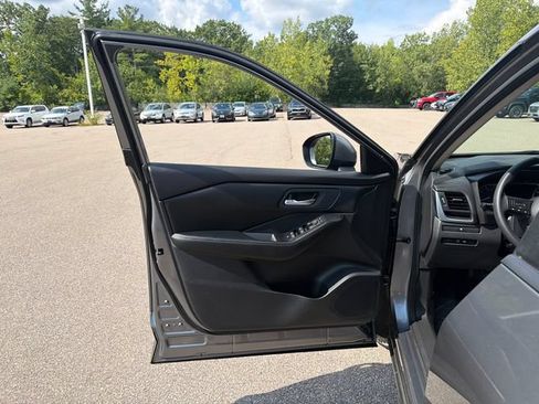 Used 2024 Nissan Rogue SV FWD image 22