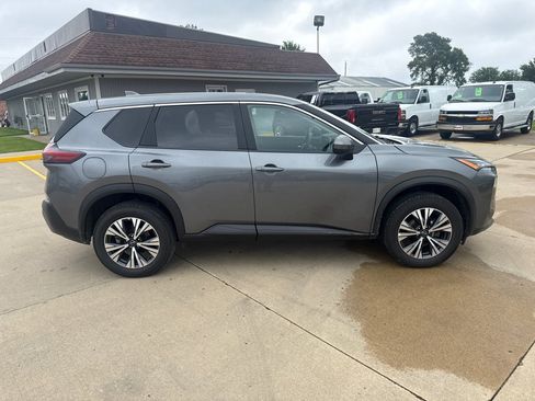 Used 2023 Nissan Rogue SV AWD/4WD image 6