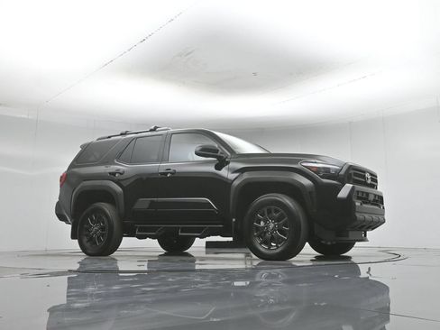 Used 2025 Toyota 4Runner SR5 AWD/4WD image 4