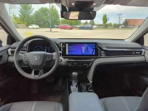 Used 2025 Toyota Camry XLE FWD image 20