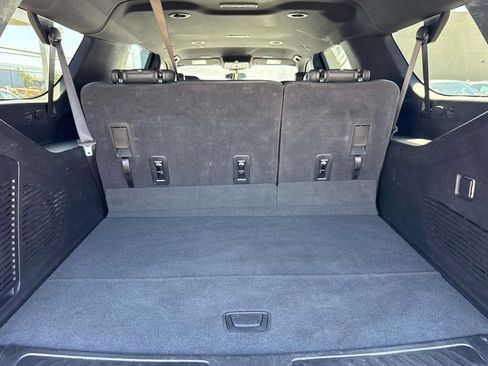 Used 2025 Chevrolet Suburban LT AWD/4WD image 8