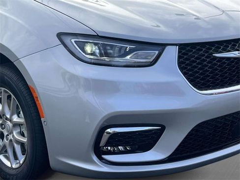 New 2026 Chrysler Pacifica Select w/ S Appearance Package image 9