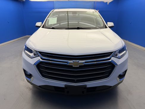 Used 2021 Chevrolet Traverse LT w/ LT Premium Package AWD/4WD image 3