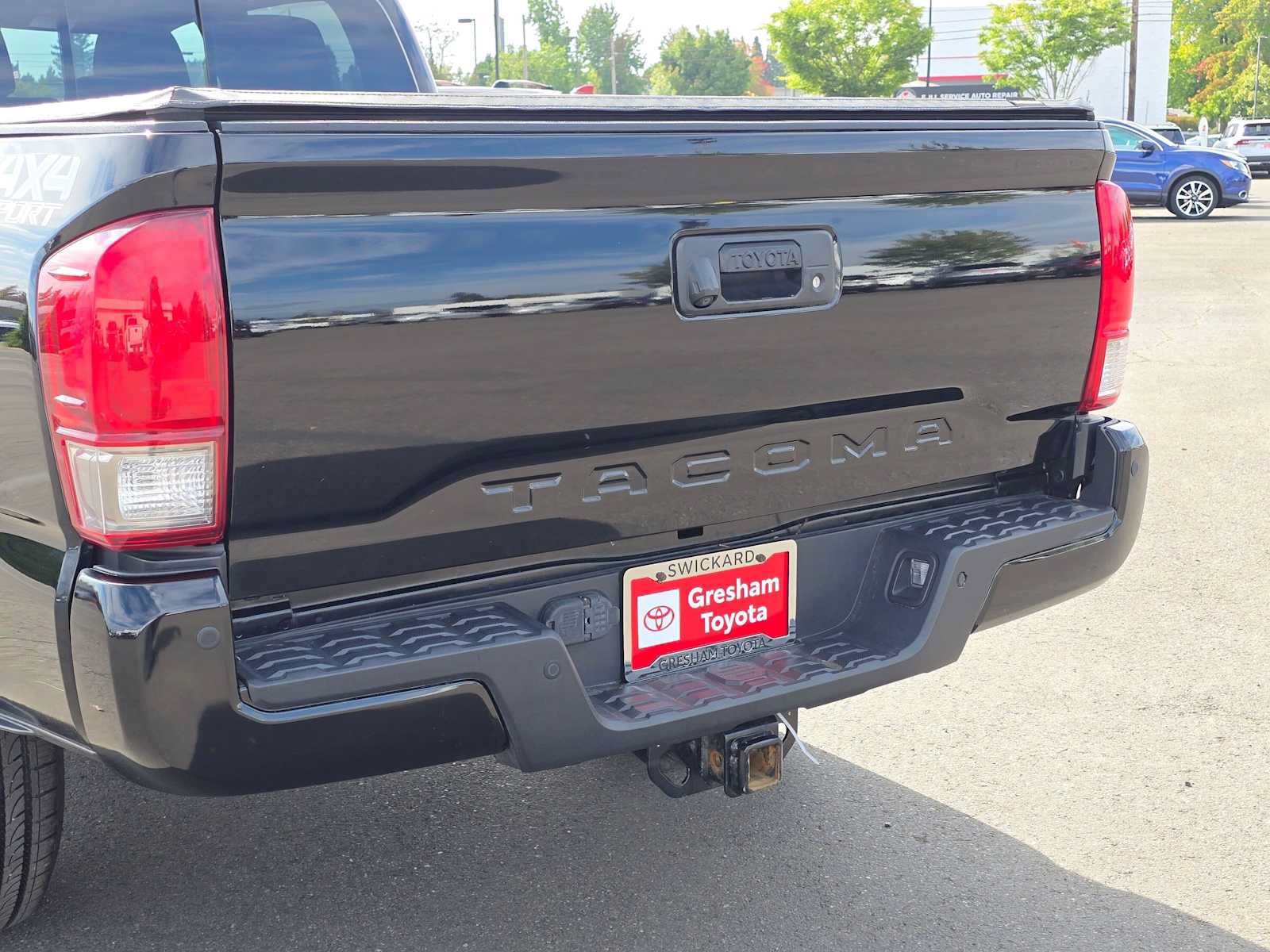 Used 2017 Toyota Tacoma TRD Sport w/ Premium & Technology Package AWD/4WD image 17