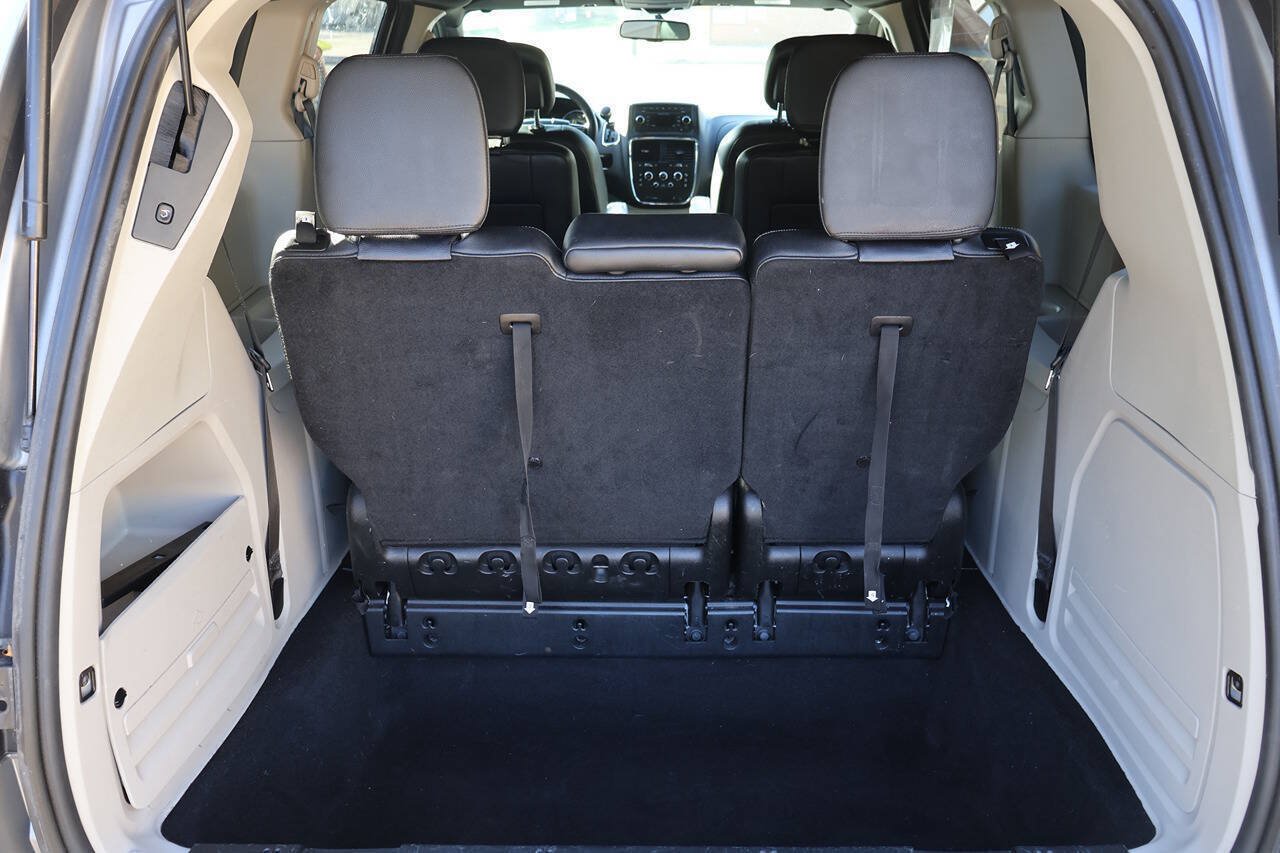 Used 2017 Dodge Grand Caravan SXT FWD image 9