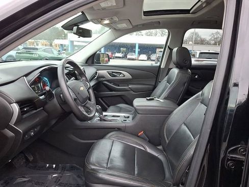 Used 2019 Chevrolet Traverse LT w/ LT Premium Package image 16