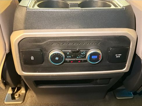Used 2024 Ford Expedition Limited image 28