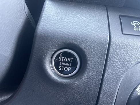 Used 2025 Nissan Frontier PRO-4X image 24