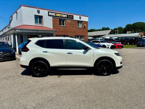 Used 2018 Nissan Rogue SV AWD/4WD image 4