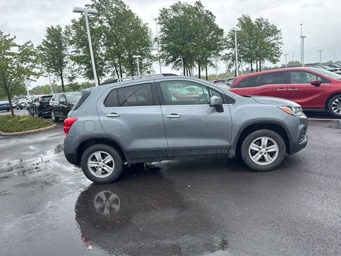 Used 2019 Chevrolet Trax LT w/ LT Convenience Package AWD/4WD image 9